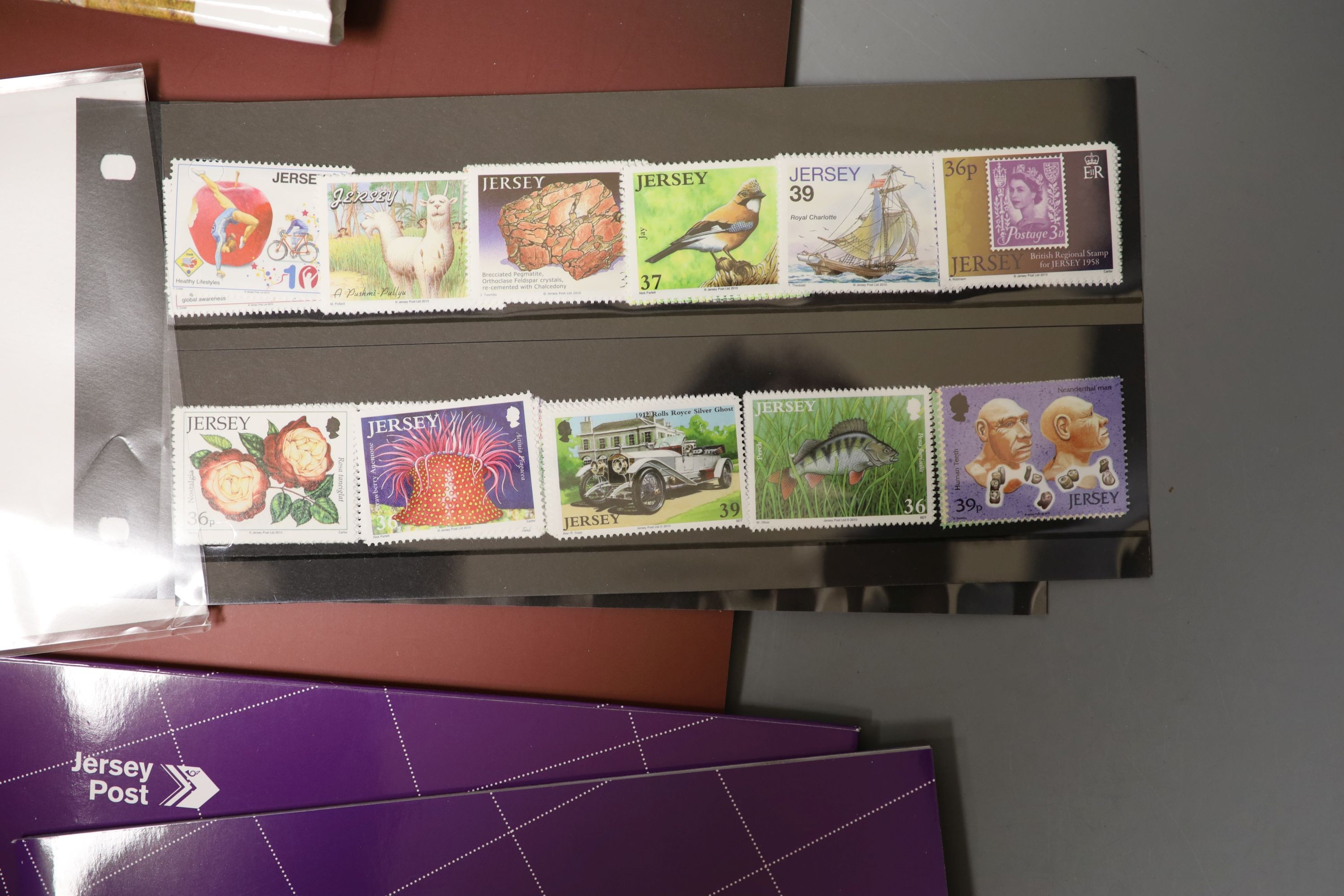 10 Guernsey post stamp yearbooks and 10 Jersey post stamp yearbooks (20)